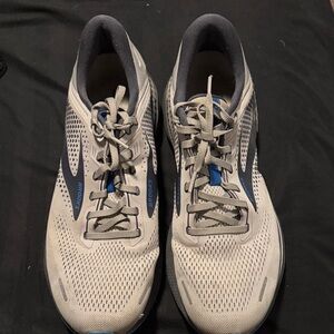 Brooks Men's Running Shoes in Light Gray and Navy Blue